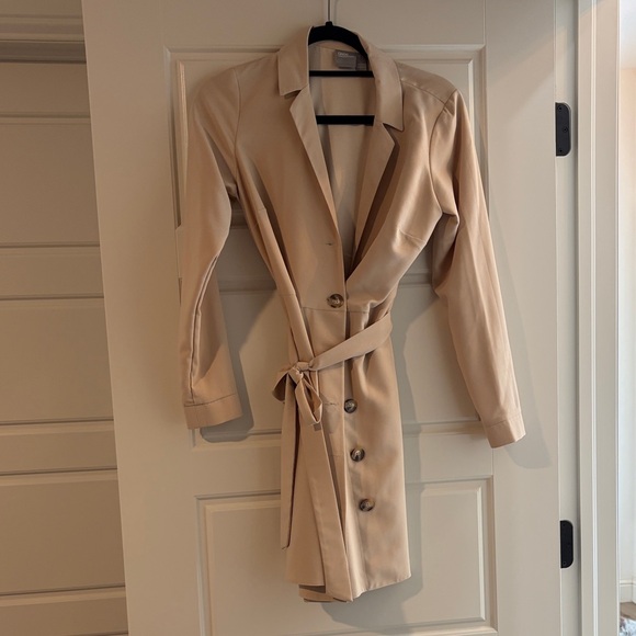 ASOS Cream Long Sleeve Dress - Picture 4 of 4